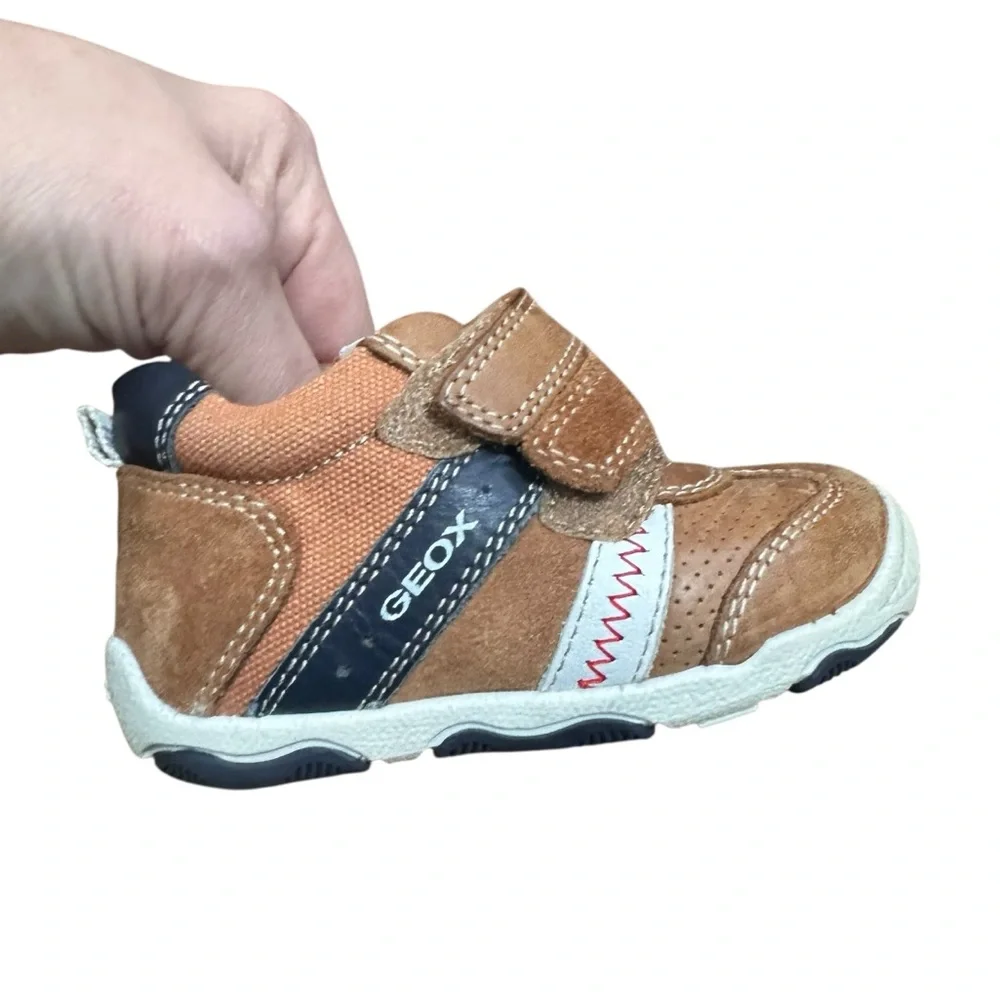 Geox Brown Leather baby boy shoes size 20 or 4.5